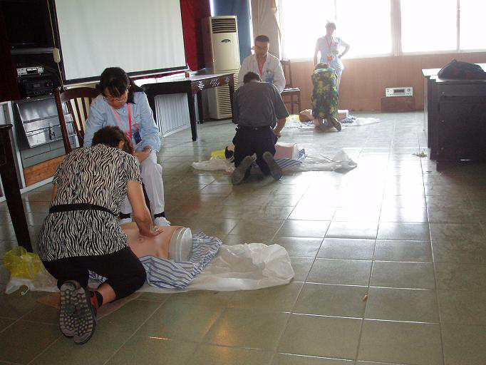 南通一院急诊科完成163名“村医”CPR操作考试