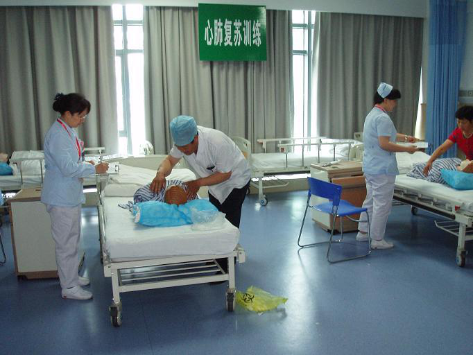 南通一院急诊科完成163名“村医”CPR操作考试