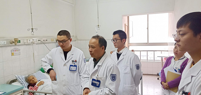 张利远教授应邀赴宁查房与学术指导